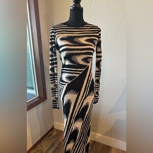 Commense Black and Cream Geometric, Swirl Long Sleeve Maxi Dress